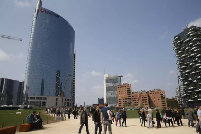 Das Hauptgebäude von UniCredit in Mailand, Italien. unicredit