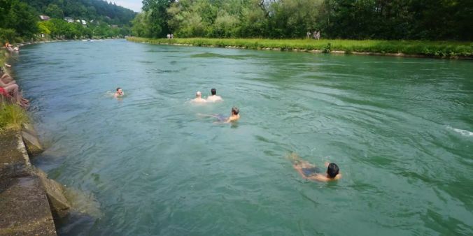 und Schwumm in der Aare konnte das grösste Fest des Jahres endgültig beginnen!