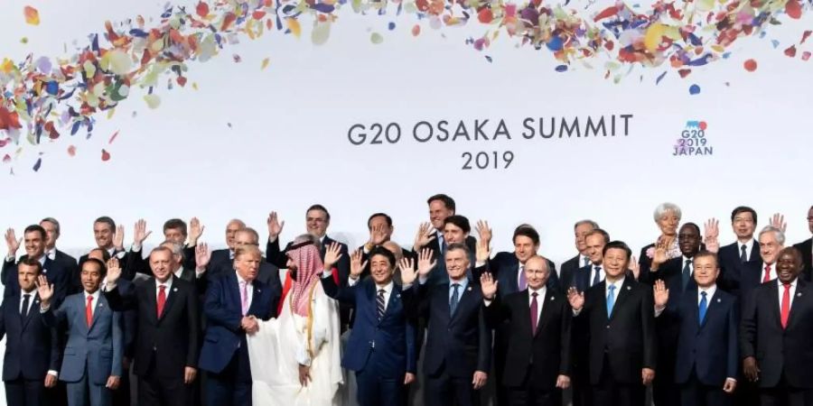 Familienfoto: Gruppenbild zum Start des G20-Gipfels. Foto: Bernd von Jutrczenka