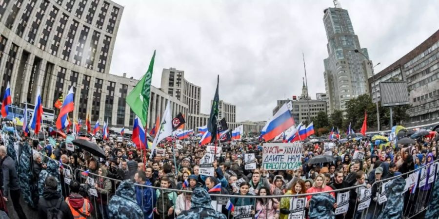 Teilnehmer der Demonstration in Moskau am Samstag