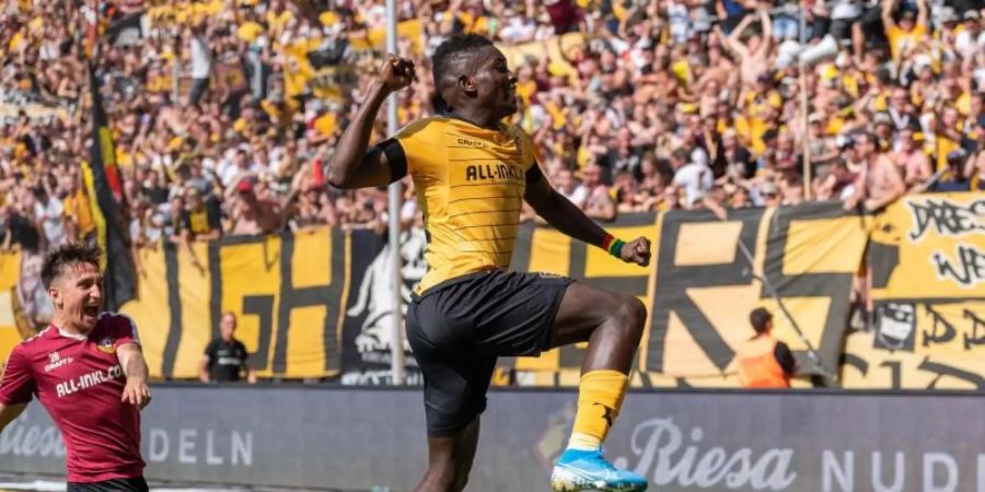 Dynamos Moussa Kone feiert sein Tor zum 3:3-Endstand. Foto: Robert Michael