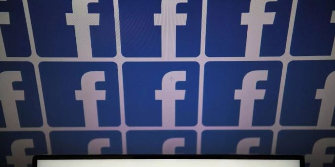 Ein Raster zeigt das Logo von Facebook auf einem Bildschirm. Facebook Bildschirm