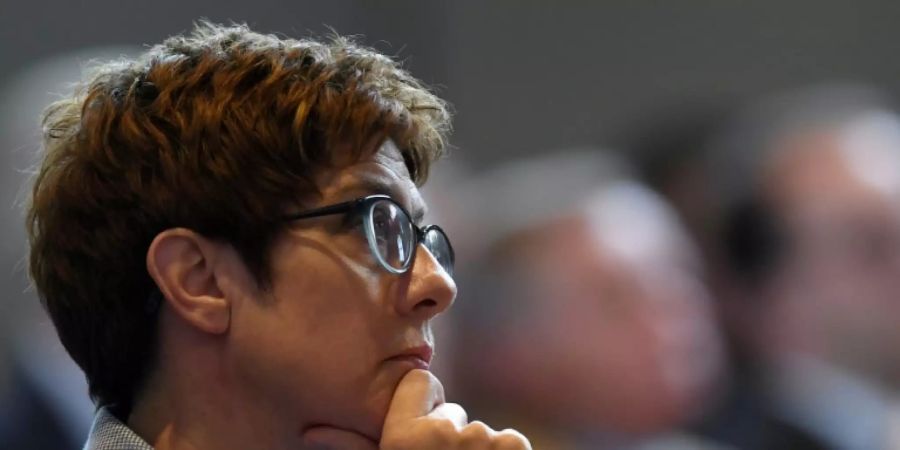 Kramp-Karrenbauer reist nach Brüssel
