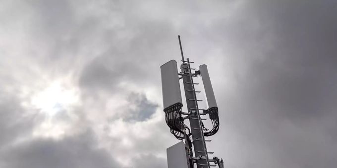 Schwyz - 4 von 25 geprüften Handyantennen weichen von Baubewilligung ab