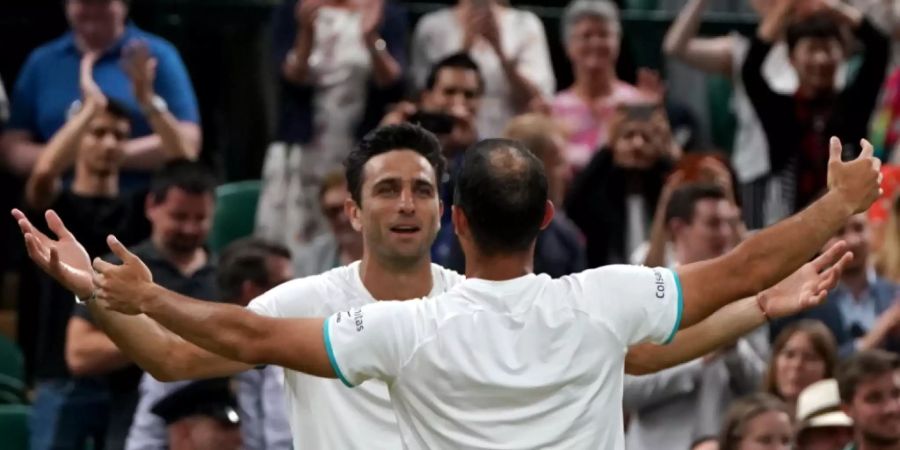 Die Erlösung nach einem epischen Final: Juan Sebastian Cabal (re.) und Robert Farah jubeln in Wimbledon über ihren ersten Grand-Slam-Titel