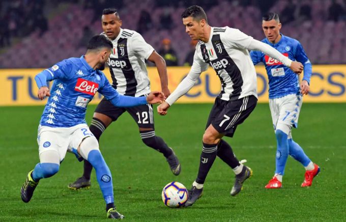 Juventus Turin gegen Napoli: Cristiano Ronaldo provoziert eine Rote Karte und Napoli-Goalie wird vom Platz verwiesen. Juventus Turin