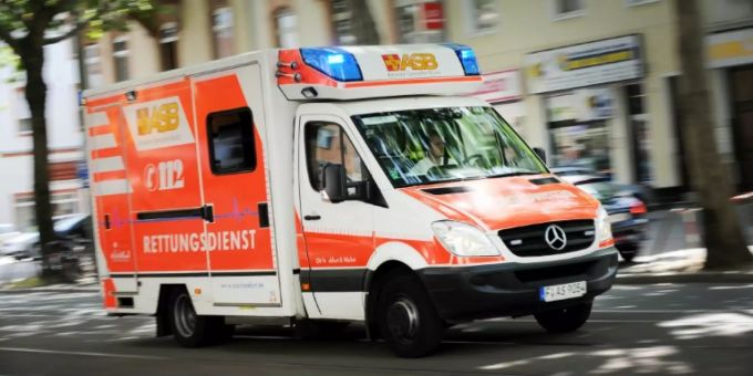 Ambulanz im Rettungseinsatz Ambulanz im Rettungseinsatz