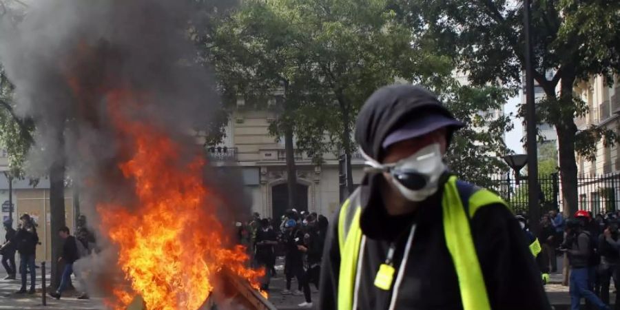 1. Mai Paris