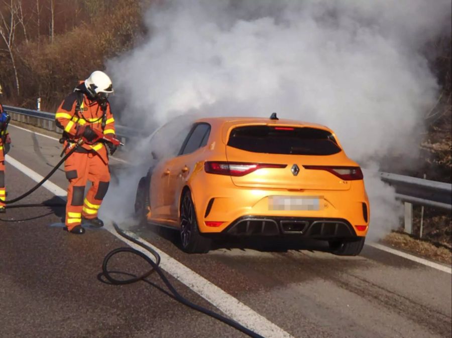 Brennendes Auto A1 bei Oberentfelden AG.