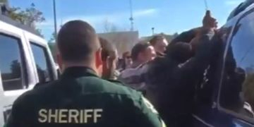 Häftling US Autotüre Kleiderbügel