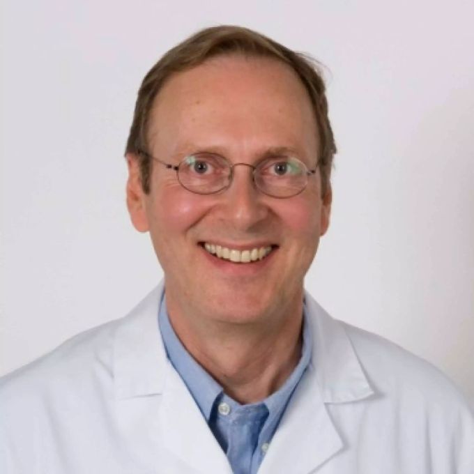 Dr. Karl Klingler ist Arzt für Innere Medizin und Spezialist am Lungenzentrum der Hirslanden Kliniken. E-Zigaretten Spezialist