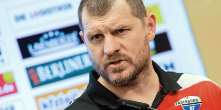 Trainer Steffen Baumgart peilt mit dem SC Paderborn im Pokalviertelfinale einen Sieg über den Hamburger SV ein. Foto: Lisa Ducret/dpa