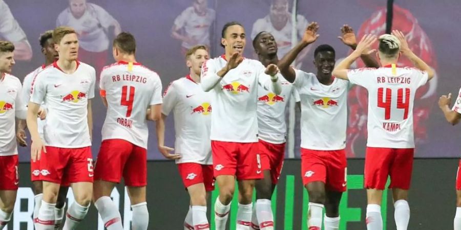 Leipzigs Spieler jubeln nach Emil Forsbergs Treffer zum 1:0 gegen Hertha BSC. Foto: Jan Woitas/dpa