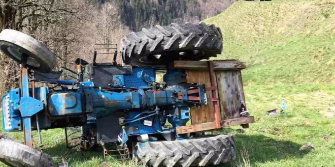 Der Hergang des Unfalls, bei dem der Traktorfahrer starb, ist noch unklar und wird untersucht. Traktor