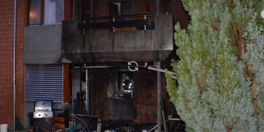 Durch den Brand auf dem Sitzplatz wurde auch die Wohnung in Mitleidenschaft gezogen. Sie bleibt vorerst unbewohnbar.
