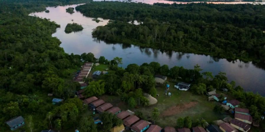 Eine Stammessiedlung im nördlichen Amazonas