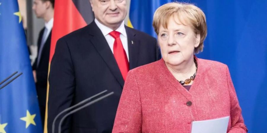 Petro Poroschenko und Bundeskanzlerin Angela Merkel nach ihrem Gespräch im Kanzleramt. Foto: Michael Kappeler