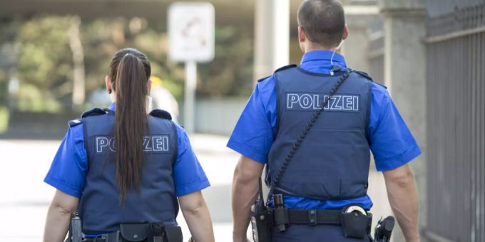 Die Basler Polizei verhaftete zwei Franosen (Symbolbild). Basel Polizei