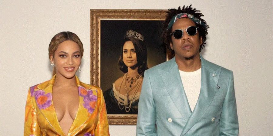 Beyoncé und Jay-Z stehen vor dem Gemälde, das Herzogin Meghan als königliche Mona Lisa zeigt.