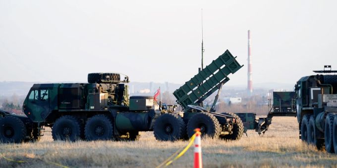 Ein Flugabwehrsystem vom Typ Patriot steht in Jasionka, Polen. Patriot