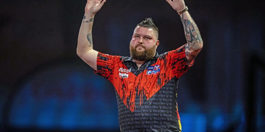 Michael Smith ist eine Runde weiter bei der Darts-WM in London.