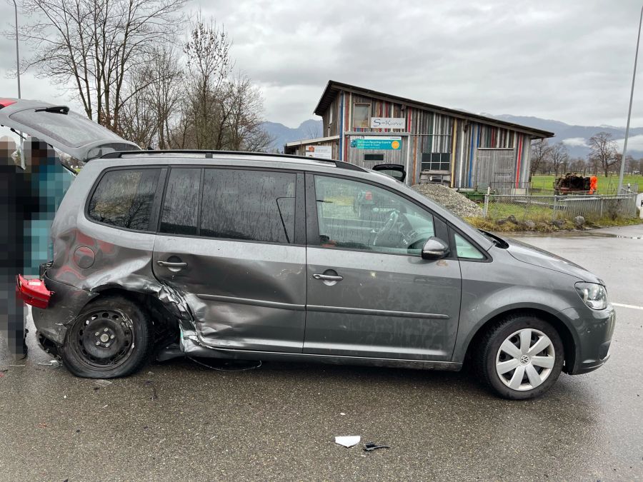 An den Fahrzeugen entstand ein Sachschaden.