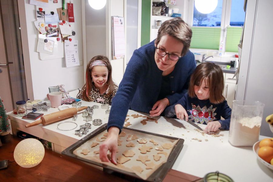 Plätzchen Guezli Kinder Mutter Advent