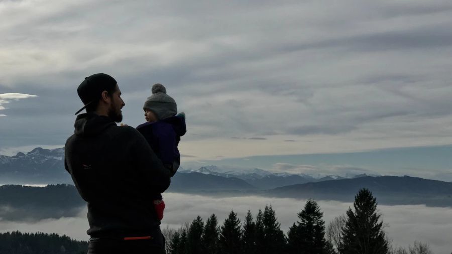 Mann Baby Aussicht Winter Kälte Spaziergang