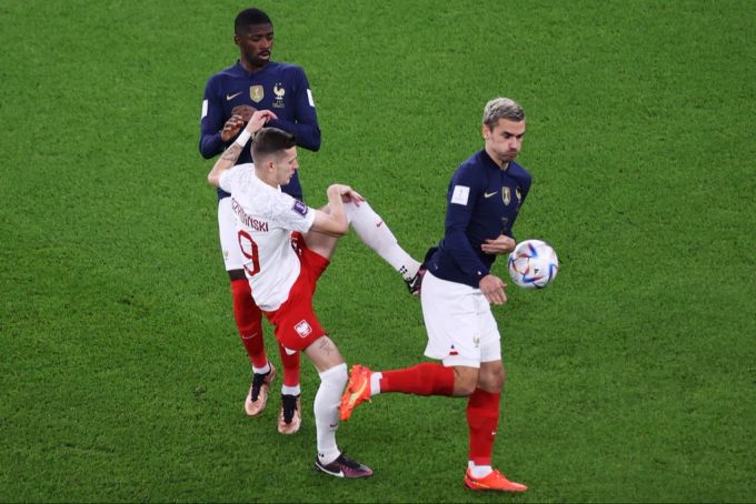 Polen ist gegen Frankreich in der Startphase vor allem mit Verteidigen beschäftigt. wm 2022