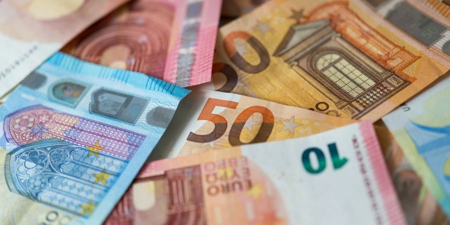 Euro-Banknoten: Alles wird teurer, und die Bundesbank erwartet eine Rezession.