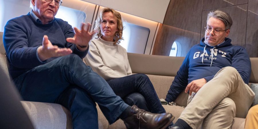 Bundespräsident Frank-Walter Steinmeier (l) und Bundesministerin für Umwelt Steffi Lemke fliegen nach Brasilien.
