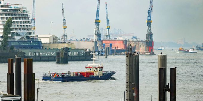 Der Hamburger Hafen. Der Hamburger Hafen.