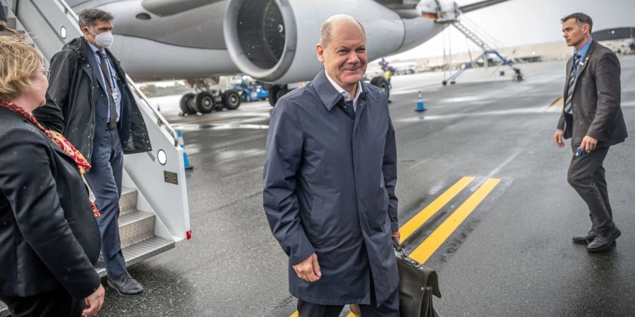 Bundeskanzler Olaf Scholz kommt am John F. Kennedy International Flughafen in New York an.