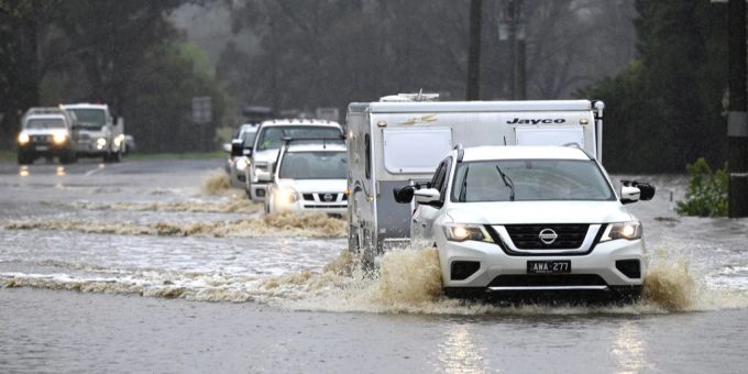 Starker Regen führt im australischen Bundesstaat wie hier in Heathcote zu Überschwemmungen. australien überschwemmungen victoria