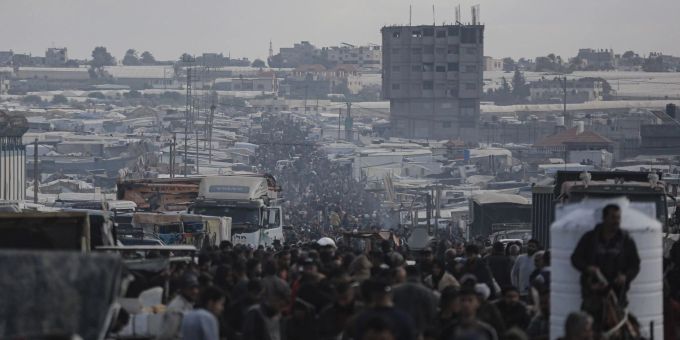 Innerhalb des Gazastreifens vertriebene Palästinenser in der Nähe der Grenze zwischen Gaza und Ägypten. (Archivbild) Gazastreifen