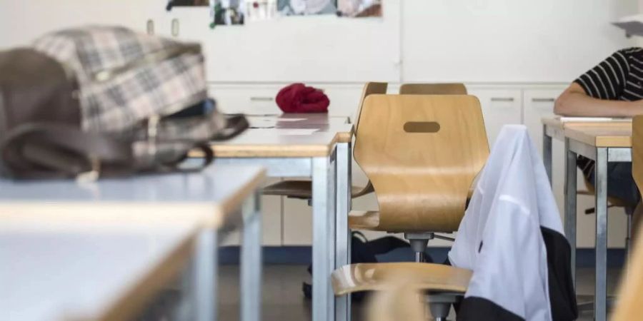 Aktuell gehen rund 1000 Schülerinnen und Schüler in das Oberstufen-Schulhaus Burghalde in Baden AG zur Schule. (Symbolbild)