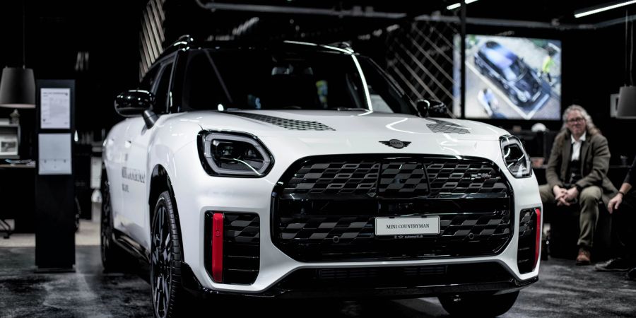 Der neue MINI Countryman wurde im Schweizer MINI Center Bern vorgestellt.