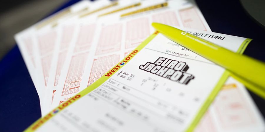 In Bayern war die Freude am Freitag am grössten: gut 63 Millionen Euro gewann ein Glückspilz mit den richtigen Lotto-Zahlen. Aber auch zehn weitere Spielerinnen und Spieler durften sich auf je 220'000 Euro freuen. (Symbolbild)