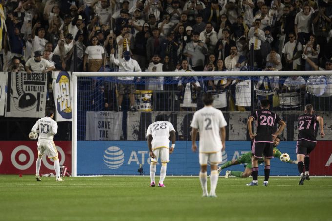 Riqui Puig verschiesst im Spiel gegen Inter Miami einen Penalty. Riqui Puig
