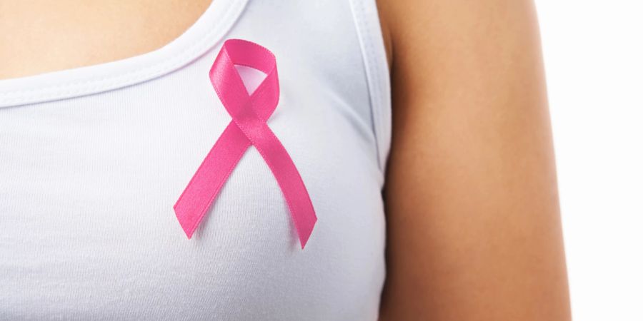 Die Einnahme der kombinierten Pille erhöht laut Studien das Brustkrebsrisiko leicht.