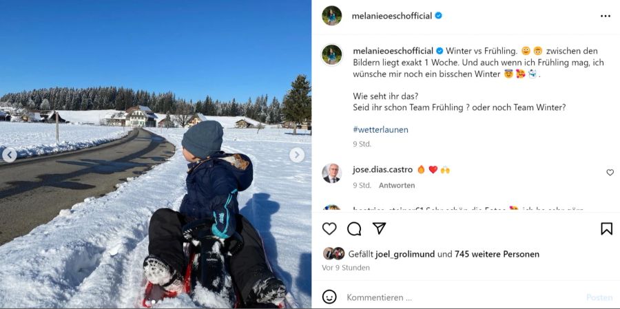 Melanie Oeschs Sohn brettert auf einem Bob durch den Schnee.