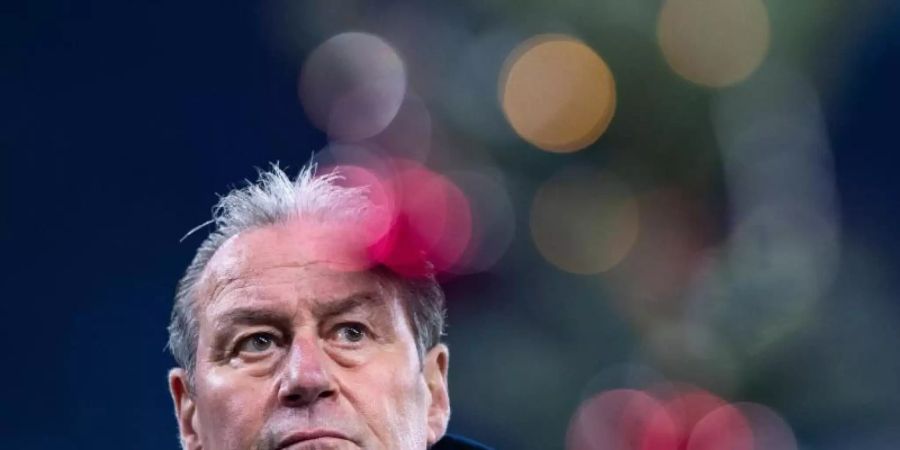 Von Schalker Fans zum «Jahrhunderttrainer» gewählt: Huub Stevens. Foto: Guido Kirchner/dpa
