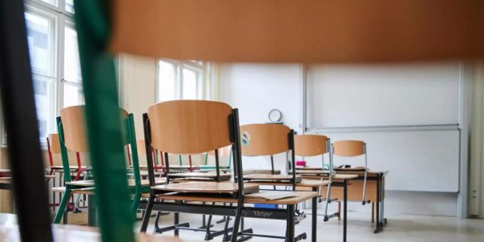 Ein leeres Klassenzimmer. (Symbolbild) klassenzimmer