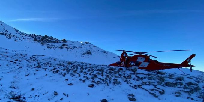 Der Mann wurde bei einem Suchflug an einem Fussweg zwischen Fanezmeder und Fanezfurgga auf einer Höhe von rund 2'300 m ü. M. tot aufgefunden. Unfall