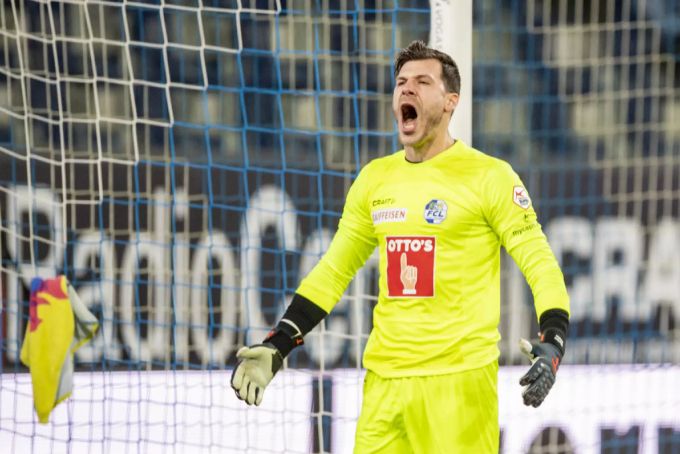 Marius Müller, Goalie des FC Luzern, jubelt nach dem gehaltenen Penalty. FC Luzern