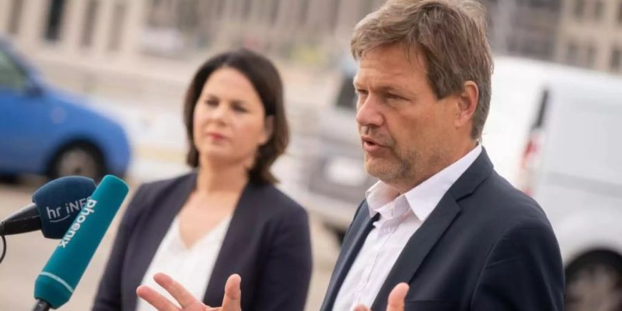 Die Grünen-Chefs Annalena Baerbock und Robert Habeck fordern die Bundes-CDU auf, sich hinter Sachsen-Anhalts Regierungschef Reiner Haseloff zu stellen (Archiv). Foto: Kay Nietfeld/dpa