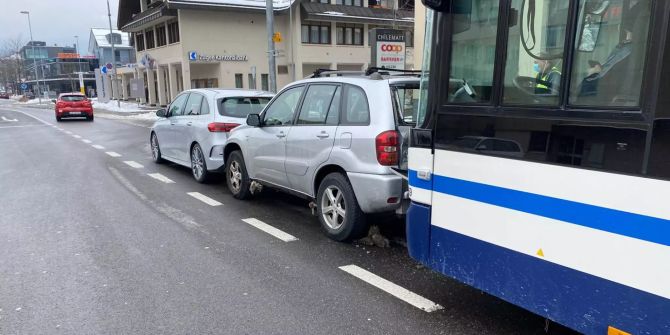 zuger polizei linienbus auffahrunfall