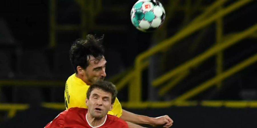 Die Sommerspiele 2021 in Tokio finden ohne den ehemaligen Fussball-Weltmeister Thomas Müller (vorn, im Duell mit Mats Hummels) statt. Foto: Bernd Thissen/dpa-Pool/dpa