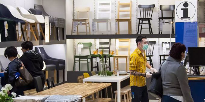 Über 13'000 Personen fordern mit einer Petition mehr Transparenz beim Holz für Ikea-Möbel. (Archivbild) Über 13'000 Personen fordern mit einer Petition mehr Transparenz beim Holz für Ikea-Möbel. (Archivbild)