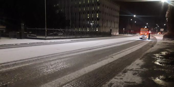 Achtung glatt! - Schnee und Matsch sorgen auf Strassen für Rutschgefahr